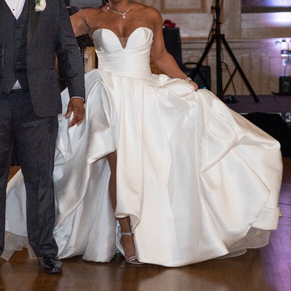 Nicole and Felicia Wedding Dress, gently used ready to ship - Picture 1 of 10